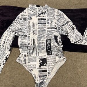 SHEIN Black and White Newspaper Print Kids Bodysuit